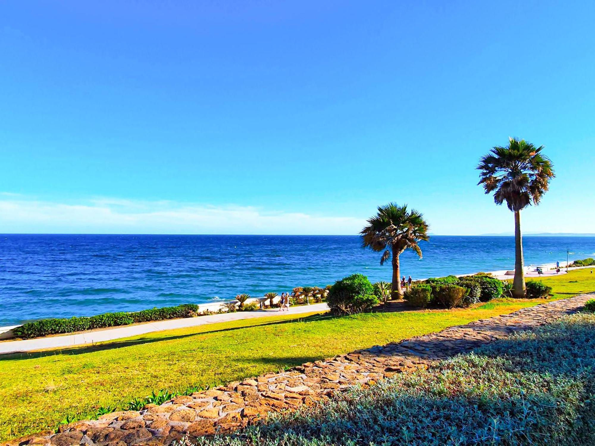 Luxury Frontline Residence Ehhouse Estepona Buitenkant foto