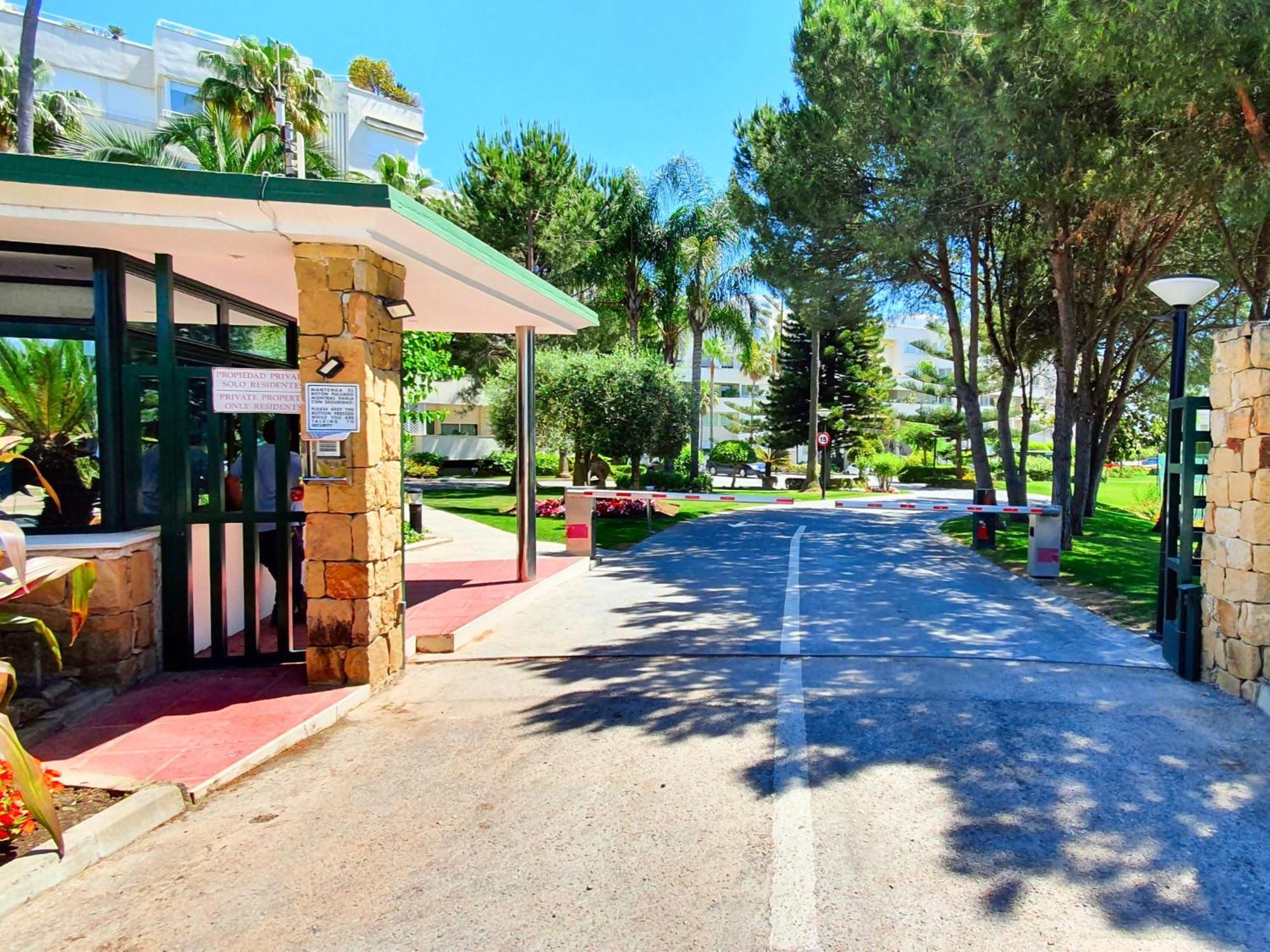 Luxury Frontline Residence Ehhouse Estepona Buitenkant foto